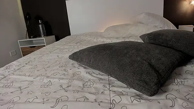 Snapshot of VioletPaket chatting on 02-13-25, 09:27 VioletPaket online show from 02-13-25, 09:27