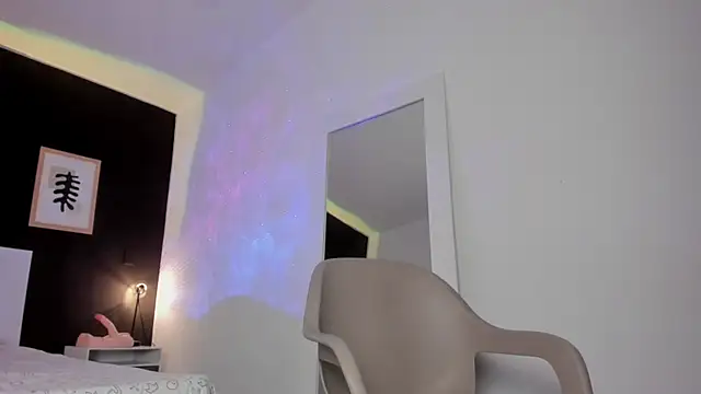 Snapshot of VioletPaket chatting on 02-18-25, 09:31 VioletPaket online show from 02-18-25, 09:31