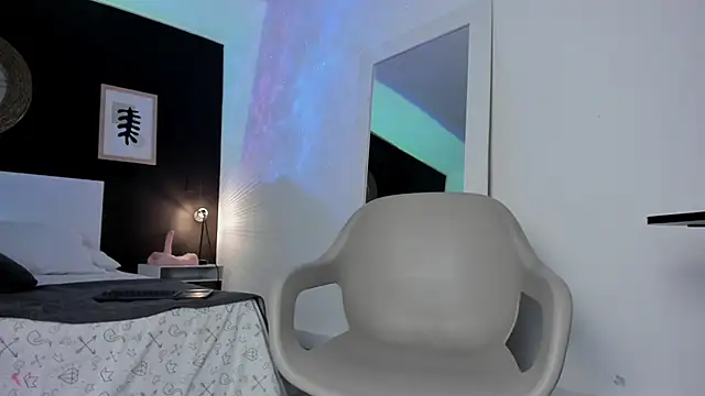 Snapshot of VioletPaket chatting on 02-27-25, 09:04 VioletPaket online show from 02-27-25, 09:04