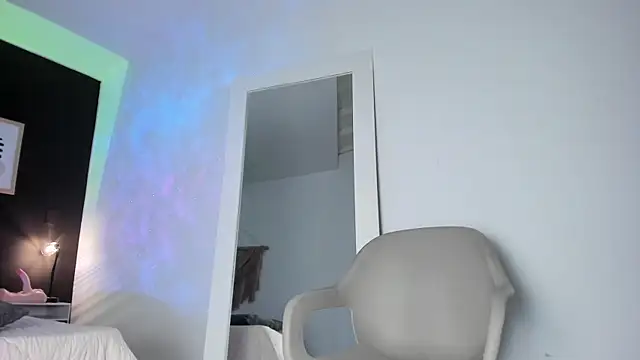 Snapshot of VioletPaket chatting on 03-19-25, 12:15 VioletPaket online show from 03-19-25, 12:15