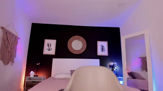 Snapshot of VioletPaket chatting on 09-10-25, 11:32 VioletPaket online show from 09-10-25, 11:32