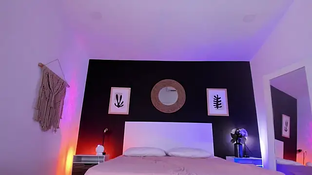 Snapshot of VioletPaket chatting on 09-16-25, 12:17 VioletPaket online show from 09-16-25, 12:17