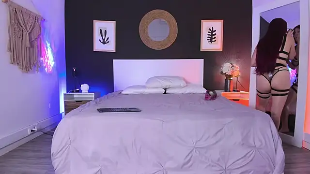 Snapshot of VioletPaket chatting on 09-24-25, 11:24 VioletPaket online show from 09-24-25, 11:24