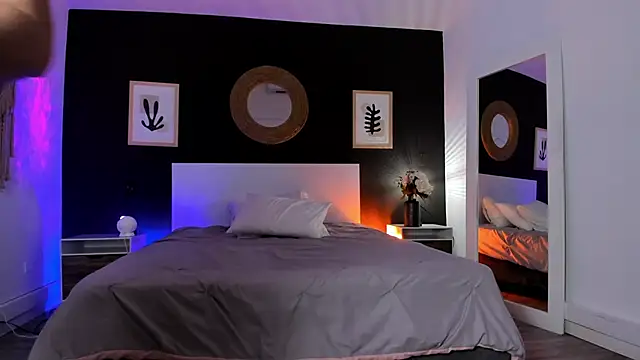 Snapshot of VioletPaket chatting on 09-26-25, 11:47 VioletPaket online show from 09-26-25, 11:47