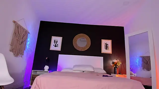 Snapshot of VioletPaket chatting on 09-29-25, 11:37 VioletPaket online show from 09-29-25, 11:37