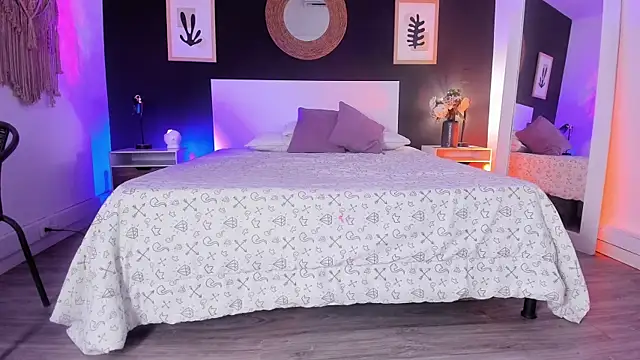 Snapshot of VioletPaket chatting on 11-14-25, 11:53 VioletPaket online show from 11-14-25, 11:53