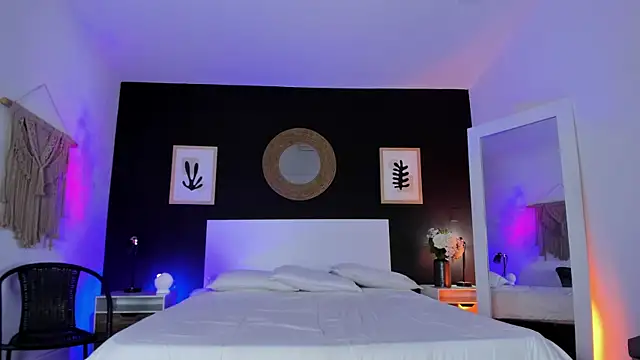 Snapshot of VioletPaket chatting on 11-30-25, 01:37 VioletPaket online show from 11-30-25, 01:37