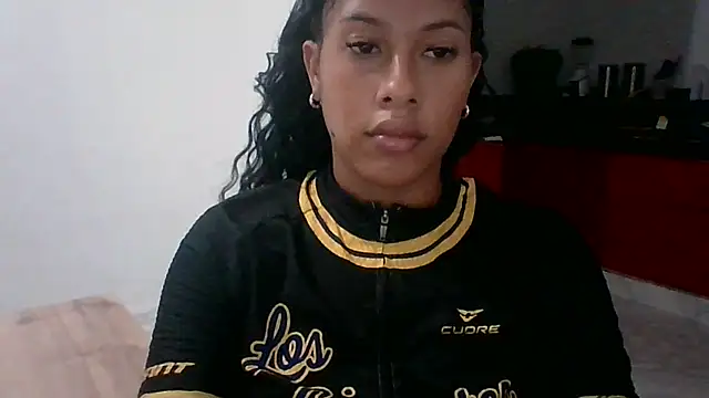 Snapshot of Kitra_New chatting on 10-01-25, 01:55 Kitra New online show from 10-01-25, 01:55