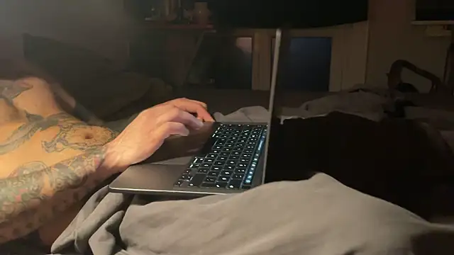 Snapshot of kameray12 chatting on 03-06-25, 04:28 kameray12 online show from 03-06-25, 04:28