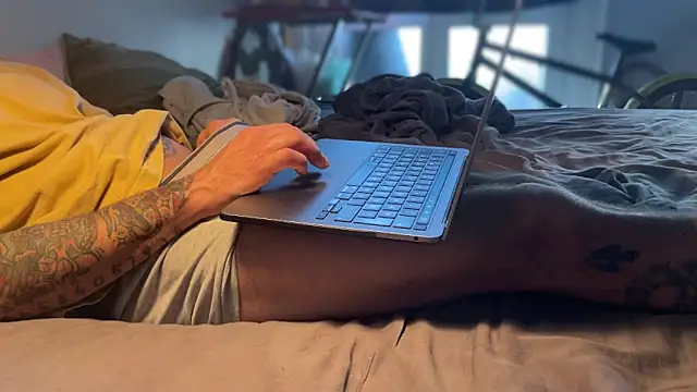 Snapshot of kameray12 chatting on 03-09-25, 01:59 kameray12 online show from 03-09-25, 01:59