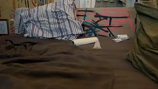 Snapshot of kameray12 chatting on 03-17-25, 01:18 kameray12 online show from 03-17-25, 01:18