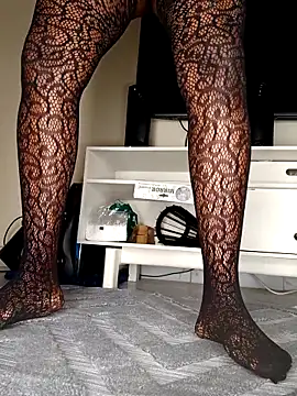 Snapshot of Lucyy1 chatting on 10-02-25, 09:44 Lucyy1 online show from 10-02-25, 09:44