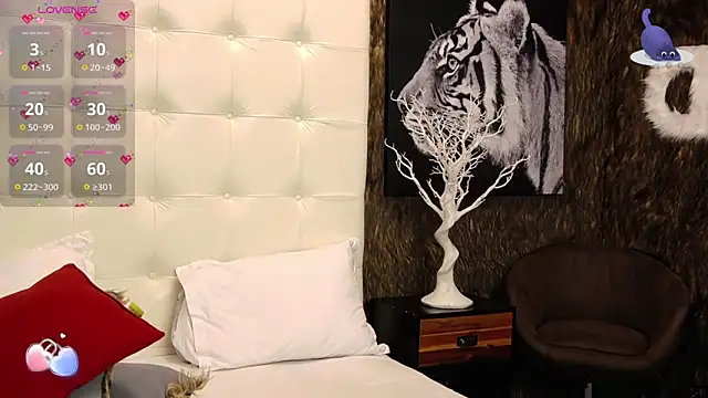 Snapshot of PinkySparks chatting on 01-19-25, 11:10 PinkySparks online show from 01-19-25, 11:10