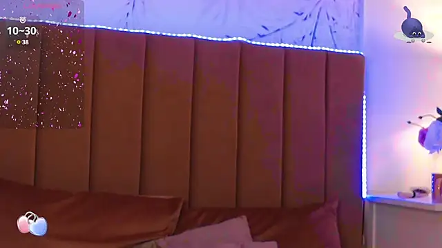 Snapshot of PinkySparks chatting on 03-19-25, 12:37 PinkySparks online show from 03-19-25, 12:37