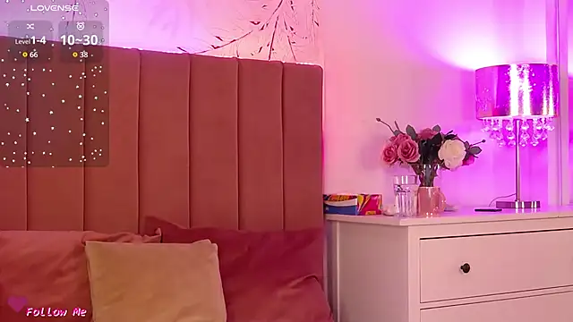 Snapshot of PinkySparks chatting on 09-19-25, 04:40 PinkySparks online show from 09-19-25, 04:40