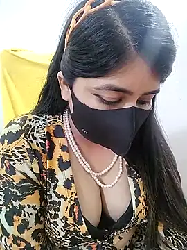 Snapshot of SHUBHI880 chatting on 03-10-25, 10:55 SHUBHI880 online show from 03-10-25, 10:55