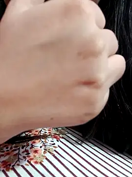 Snapshot of SHUBHI880 chatting on 09-28-25, 04:56 SHUBHI880 online show from 09-28-25, 04:56