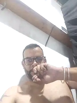 Snapshot of Daos69 chatting on 10-13-25, 03:28 Daos69 online show from 10-13-25, 03:28