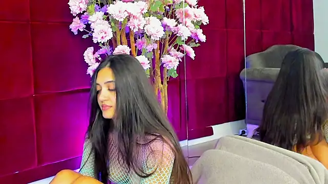 Snapshot of Alexxa chatting on 10-31-25, 06:31 Alexxa online show from 10-31-25, 06:31