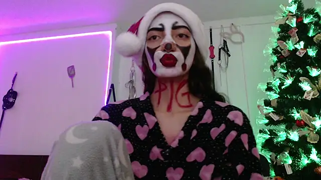 Snapshot of Eloise-brown chatting on 12-19-24, 03:07 Eloise-brown online show from 12-19-24, 03:07