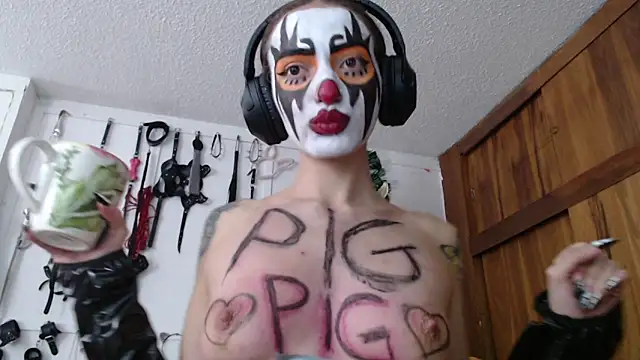 Snapshot of Eloise-brown chatting on 12-25-24, 07:45 Eloise-brown online show from 12-25-24, 07:45