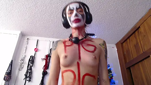 Snapshot of Eloise-brown chatting on 01-01-25, 10:03 Eloise-brown online show from 01-01-25, 10:03