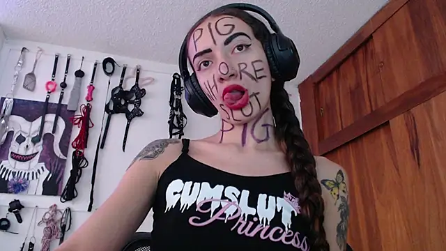 Snapshot of Eloise-brown chatting on 01-07-25, 10:19 Eloise-brown online show from 01-07-25, 10:19