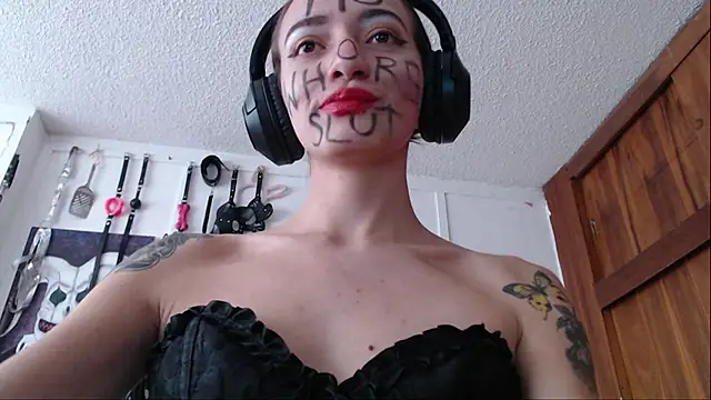 Snapshot of Eloise-brown chatting on 01-08-25, 09:55 Eloise-brown online show from 01-08-25, 09:55