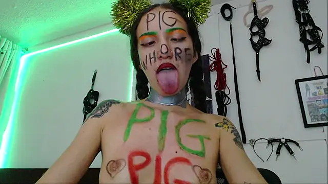 Snapshot of Eloise-brown chatting on 01-18-25, 12:24 Eloise-brown online show from 01-18-25, 12:24