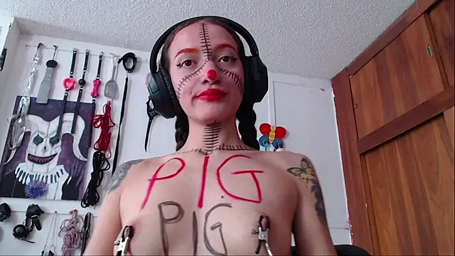 Snapshot of Eloise-brown chatting on 01-22-25, 08:38 Eloise-brown online show from 01-22-25, 08:38