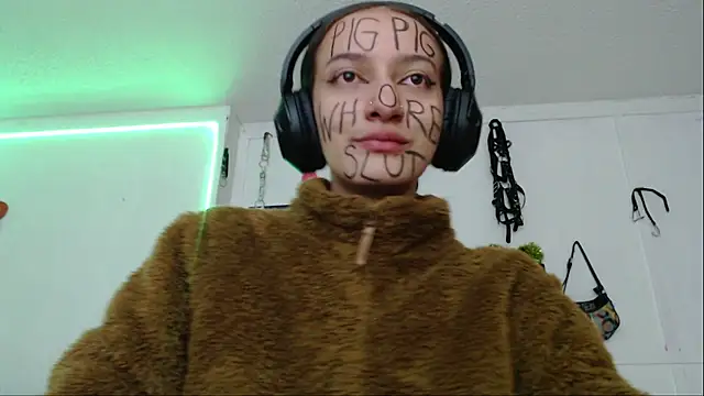 Snapshot of Eloise-brown chatting on 01-30-25, 04:37 Eloise-brown online show from 01-30-25, 04:37