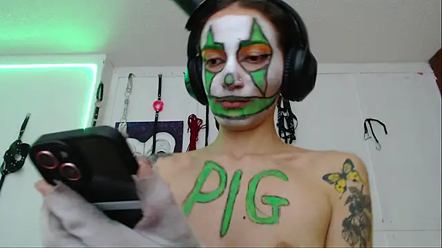 Snapshot of Eloise-brown chatting on 02-01-25, 06:21 Eloise-brown online show from 02-01-25, 06:21