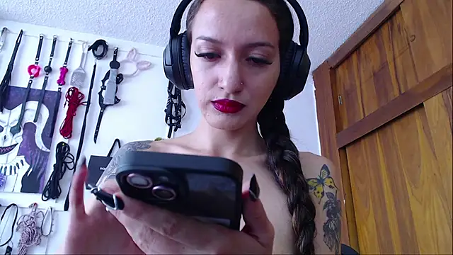 Snapshot of Eloise-brown chatting on 02-09-25, 08:24 Eloise-brown online show from 02-09-25, 08:24