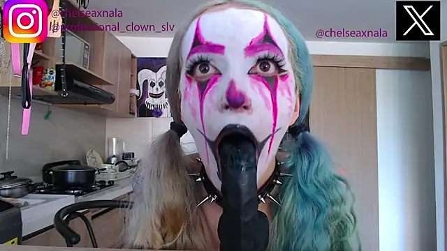 Snapshot of Eloise-brown chatting on 09-13-25, 07:35 Eloise-brown online show from 09-13-25, 07:35