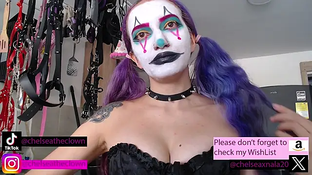 Snapshot of Eloise-brown chatting on 10-23-25, 05:23 Eloise-brown online show from 10-23-25, 05:23