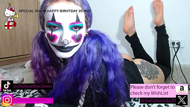 Snapshot of Eloise-brown chatting on 11-13-25, 07:57 Eloise-brown online show from 11-13-25, 07:57