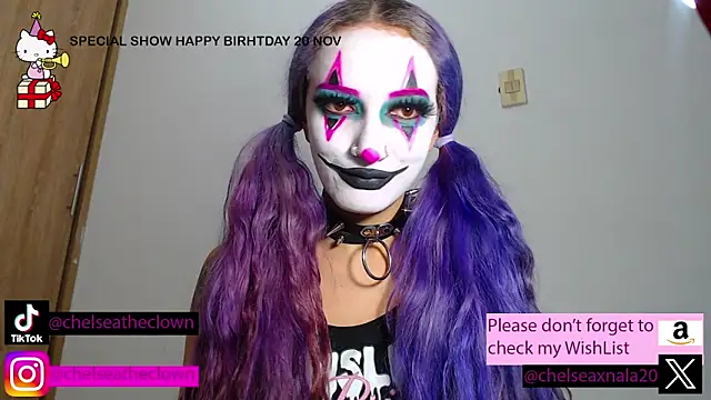 Snapshot of Eloise-brown chatting on 11-15-25, 10:37 Eloise-brown online show from 11-15-25, 10:37