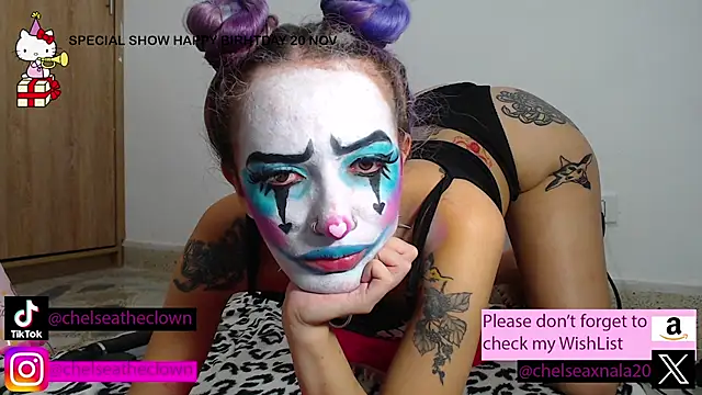 Snapshot of Eloise-brown chatting on 11-18-25, 08:08 Eloise-brown online show from 11-18-25, 08:08