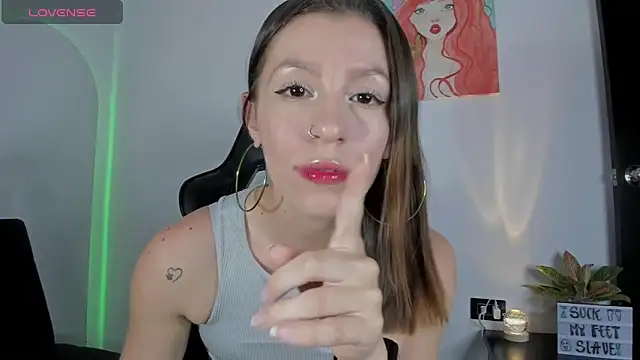 Snapshot of roxanne_jones1 chatting on 04-18-26, 07:58 roxanne jones1 online show from 04-18-26, 07:58