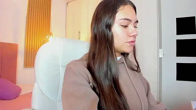 mia nevaeh online show from 01-14-25, 09:20