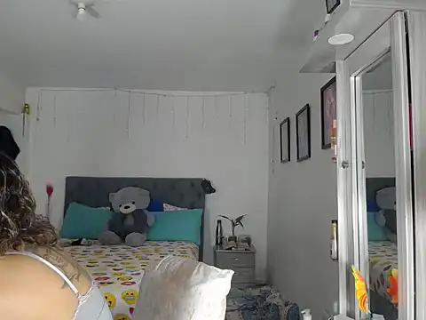 Corina hot online show from 10-15-25, 08:20