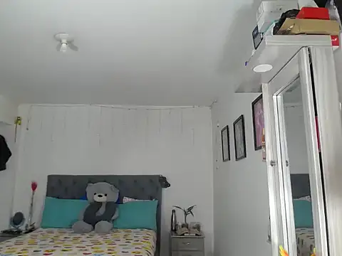 Corina hot online show from 10-16-25, 10:44