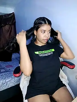 Snapshot of Fanny_Klean chatting on 09-22-25, 06:15 Fanny Klean online show from 09-22-25, 06:15