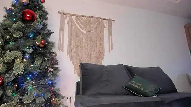 molly cams8 online show from 12-31-24, 01:57