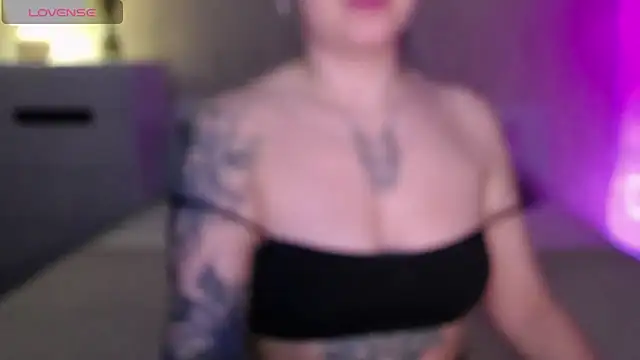 Snapshot of VioletCatt chatting on 01-31-25, 06:46 VioletCatt online show from 01-31-25, 06:46