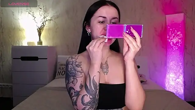 Snapshot of VioletCatt chatting on 03-15-25, 07:09 VioletCatt online show from 03-15-25, 07:09