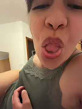 BitchyBratxxx online show from 05-05-26, 07:22