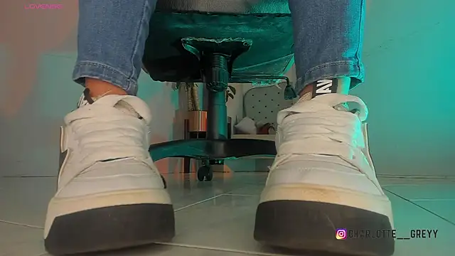 charlotte  grey online show from 11-26-25, 08:32