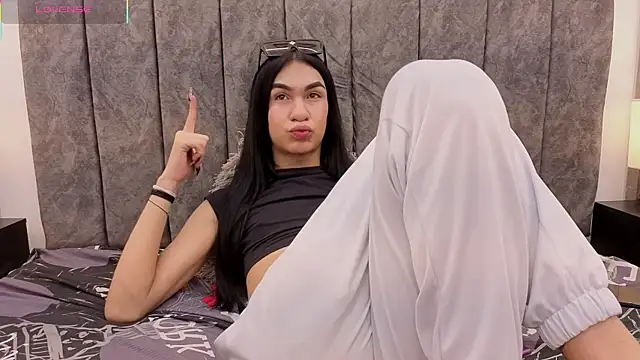 Mia thompson 19 online show from 09-12-25, 05:35