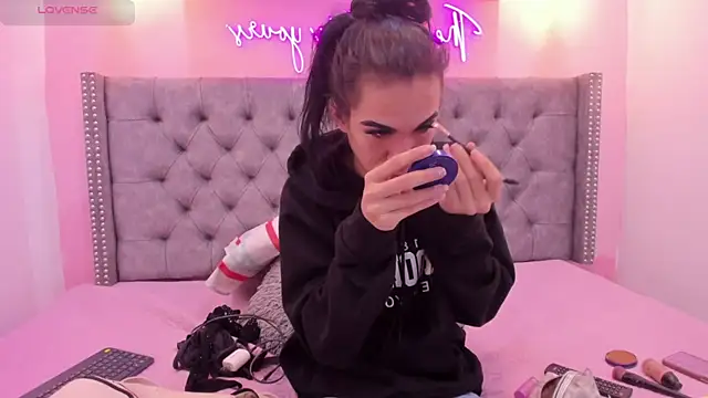 Mia thompson 19 online show from 11-02-25, 04:42